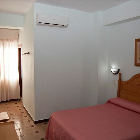 Hostal Paris La Línea de la Concepción エクステリア 写真