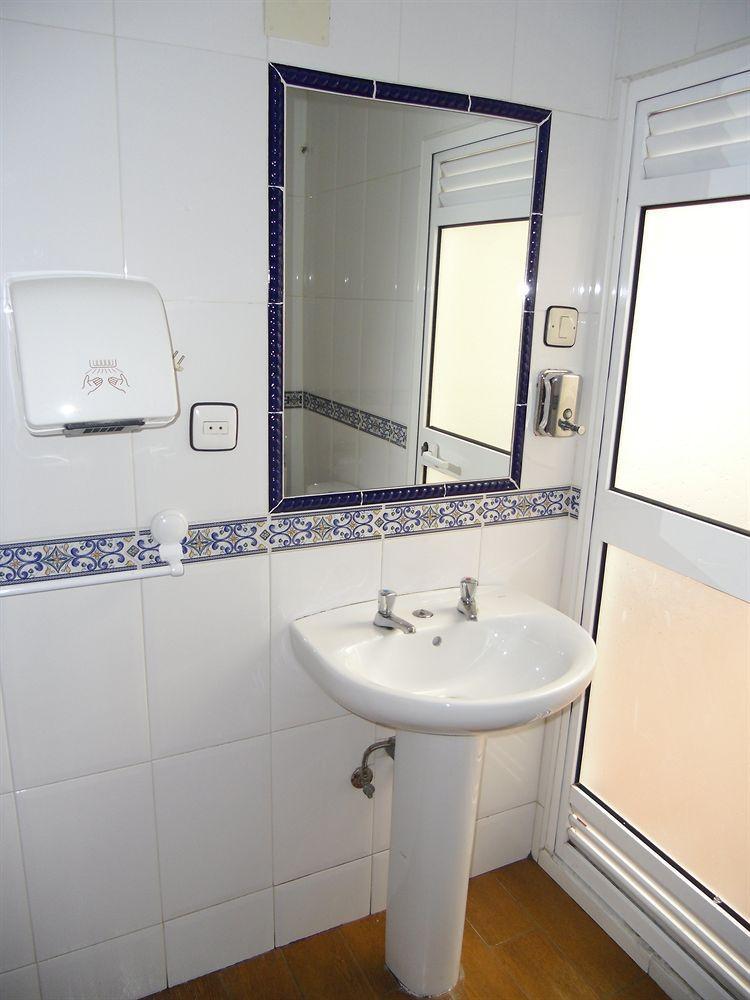Hostal Paris La Línea de la Concepción エクステリア 写真